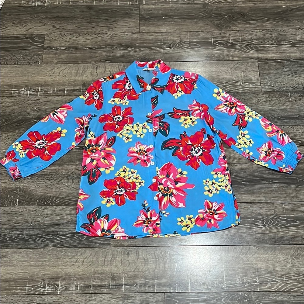 Women’s John Mark NWT blouse size small